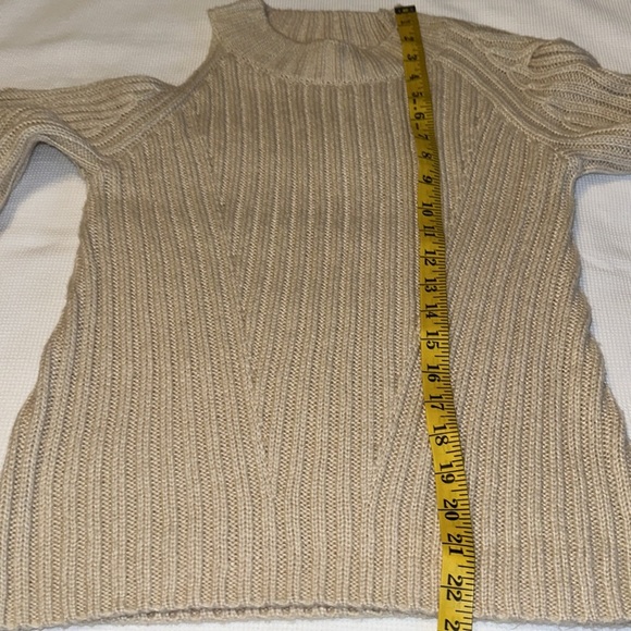 525 Cable Knit Cut Out One Shoulder Puff Sleeve Pullover Size XS Cream - Picture 10 of 12